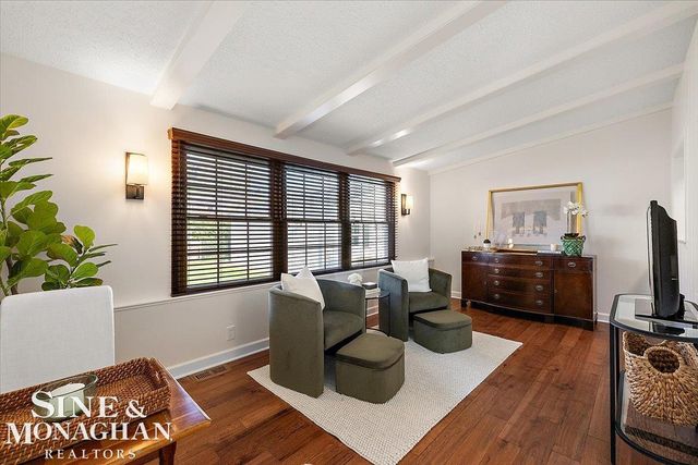 1044 Somerset Avenue, Grosse Pointe Park, MI 48230