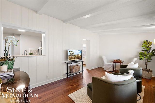 1044 Somerset Avenue, Grosse Pointe Park, MI 48230
