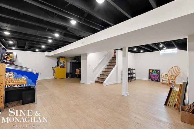1044 Somerset Avenue, Grosse Pointe Park, MI 48230
