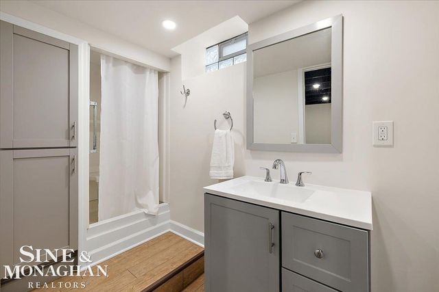 1044 Somerset Avenue, Grosse Pointe Park, MI 48230