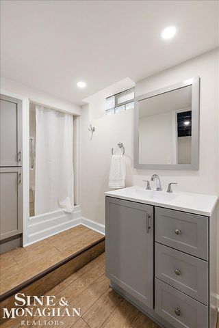1044 Somerset Avenue, Grosse Pointe Park, MI 48230