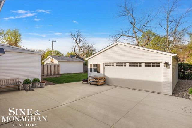 1044 Somerset Avenue, Grosse Pointe Park, MI 48230