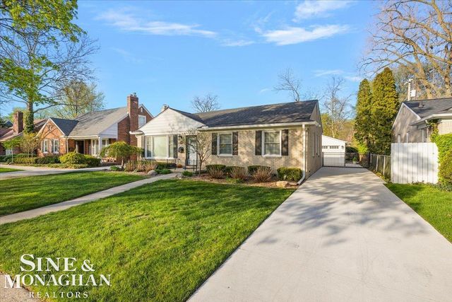 1044 Somerset Avenue, Grosse Pointe Park, MI 48230