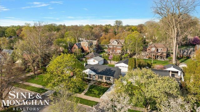 1044 Somerset Avenue, Grosse Pointe Park, MI 48230