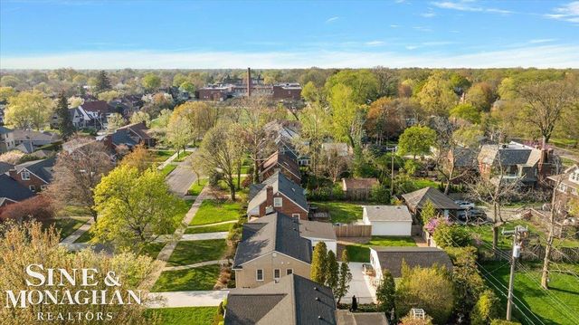 1044 Somerset Avenue, Grosse Pointe Park, MI 48230