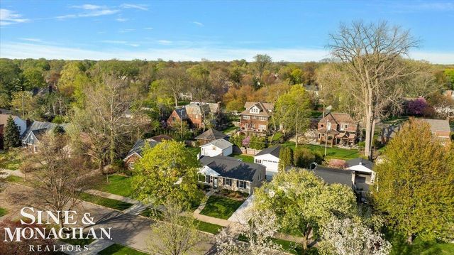 1044 Somerset Avenue, Grosse Pointe Park, MI 48230