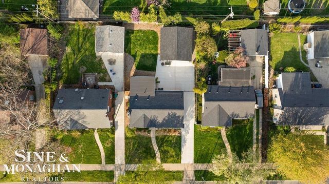 1044 Somerset Avenue, Grosse Pointe Park, MI 48230