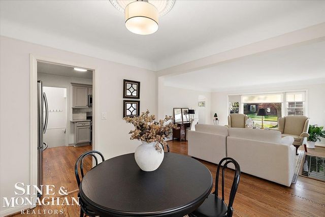 1044 Somerset Avenue, Grosse Pointe Park, MI 48230