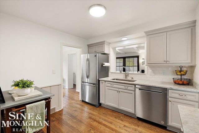 1044 Somerset Avenue, Grosse Pointe Park, MI 48230