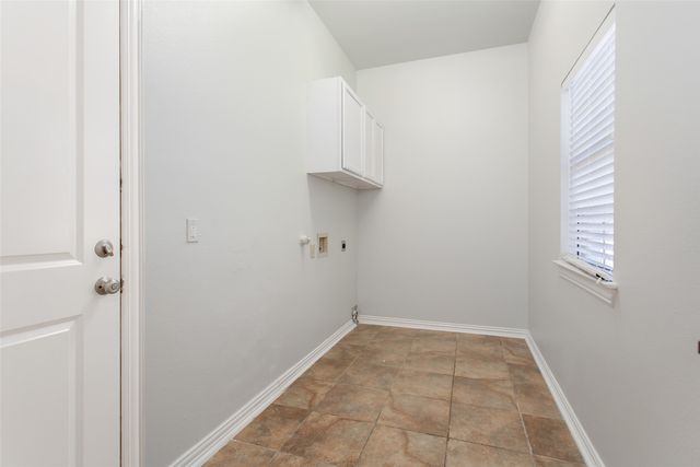 2000 Le Mans Drive, Carrollton, TX 75006