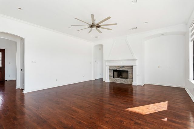 2000 Le Mans Drive, Carrollton, TX 75006