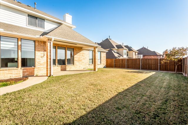 2000 Le Mans Drive, Carrollton, TX 75006