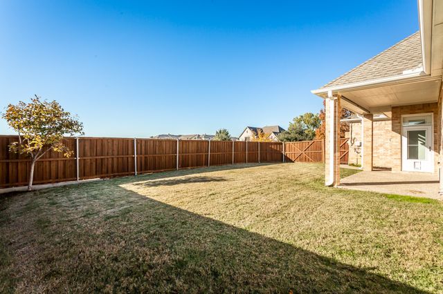 2000 Le Mans Drive, Carrollton, TX 75006