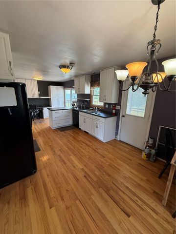 102 27th Ave Drive SW, Cedar Rapids, IA 52404