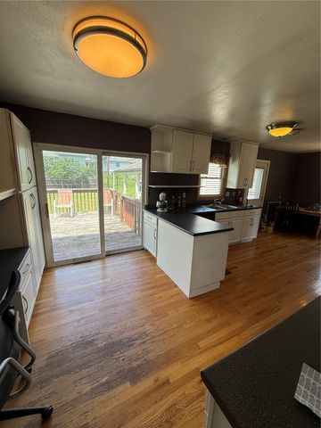 102 27th Ave Drive SW, Cedar Rapids, IA 52404