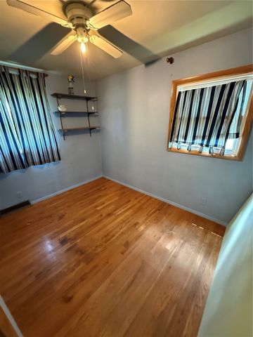 102 27th Ave Drive SW, Cedar Rapids, IA 52404