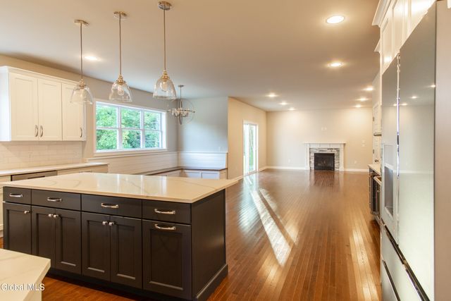 5 Mapleton Court, Clifton Park, NY 12065