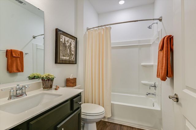 811 Saratoga LN, Georgetown, TX 78633