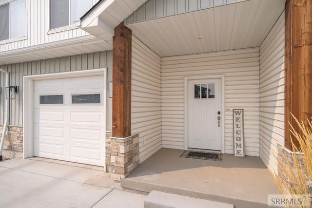 456 S 3rd W, Sugar City, ID 83448