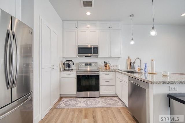 456 S 3rd W, Sugar City, ID 83448