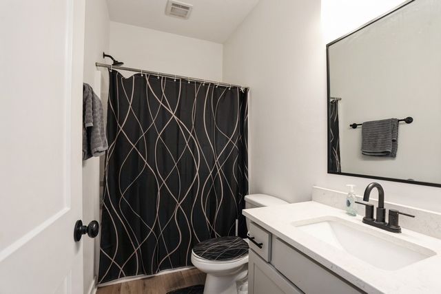 6635 NE 9th Court, Des Moines, IA 50021