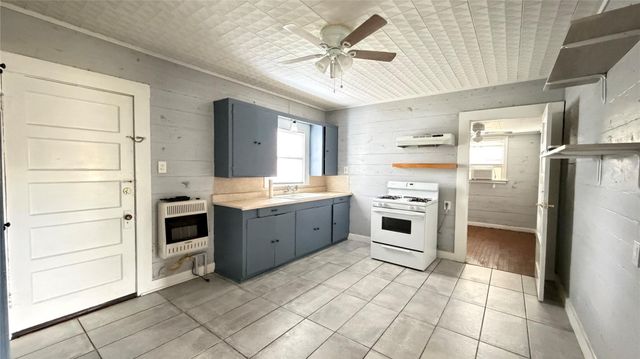 102 S S Beauregard Street 2, Alvin, TX 77511