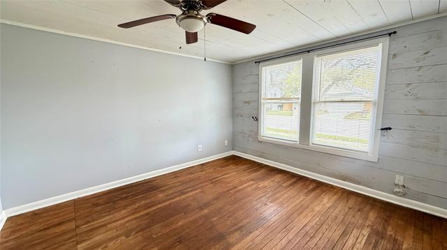 102 S S Beauregard Street 2, Alvin, TX 77511