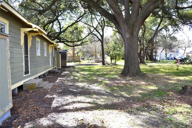 102 S S Beauregard Street 2, Alvin, TX 77511