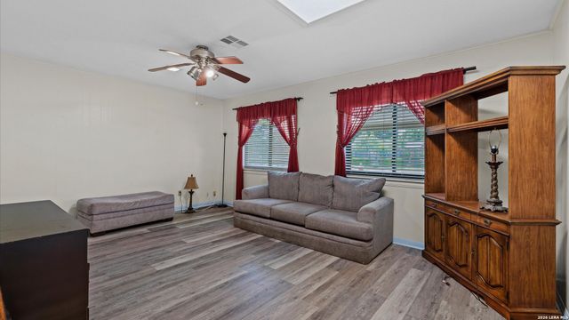 524 Marilyn Dr, Schertz, TX 78154