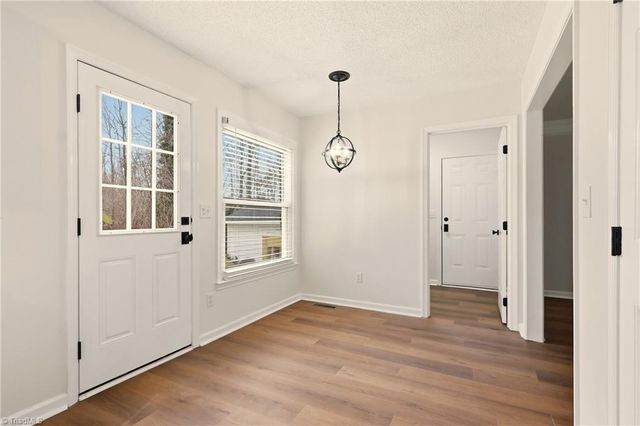 1000 New Hampshire Drive, Jamestown, NC 27282