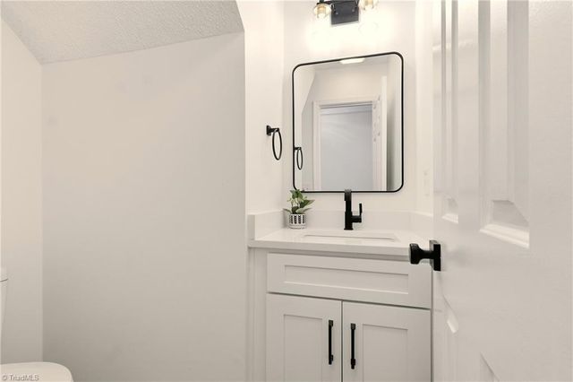 1000 New Hampshire Drive, Jamestown, NC 27282