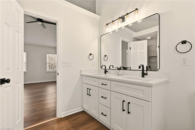 1000 New Hampshire Drive, Jamestown, NC 27282