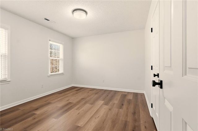 1000 New Hampshire Drive, Jamestown, NC 27282