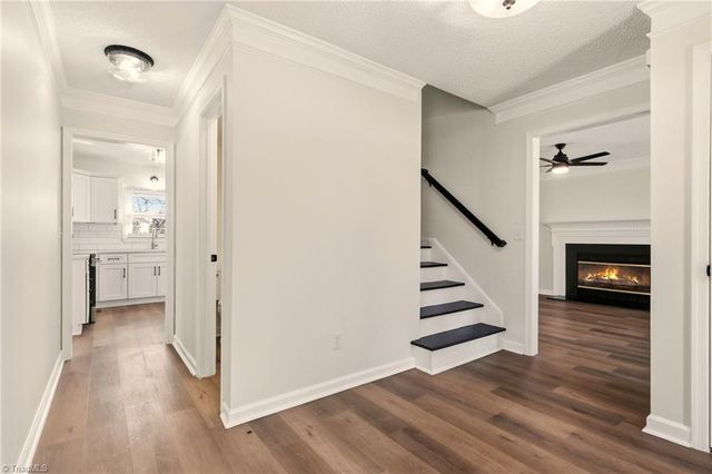 1000 New Hampshire Drive, Jamestown, NC 27282