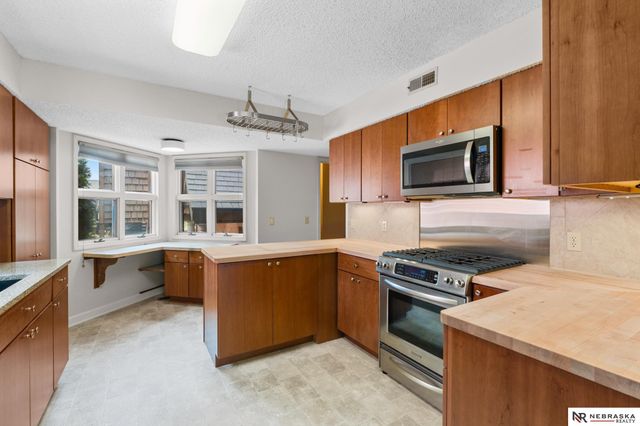 1306 Three Pines Court, Lincoln, NE 68510