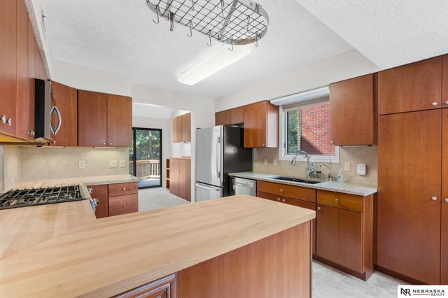 1306 Three Pines Court, Lincoln, NE 68510