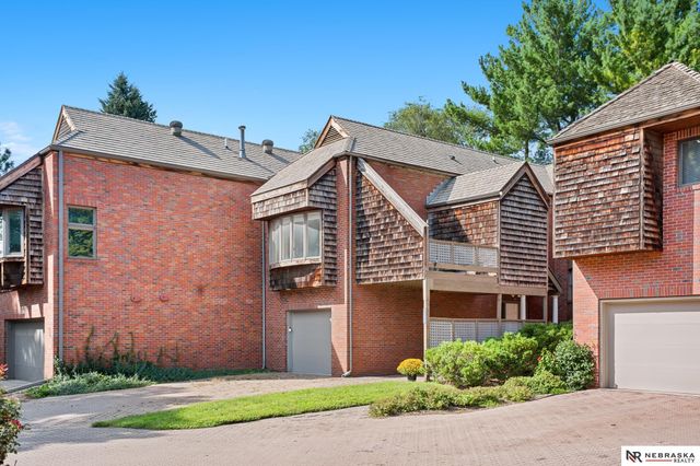 1306 Three Pines Court, Lincoln, NE 68510