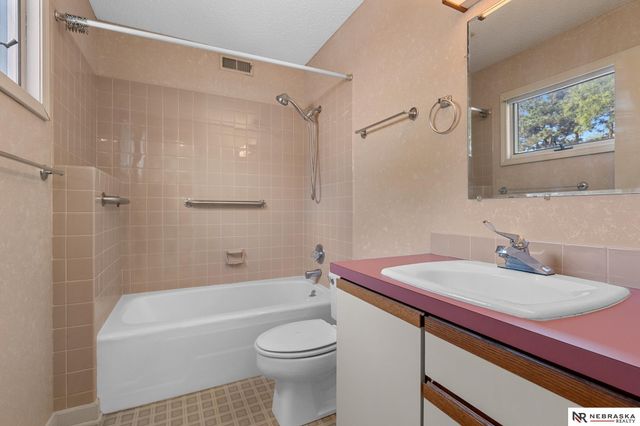 1306 Three Pines Court, Lincoln, NE 68510