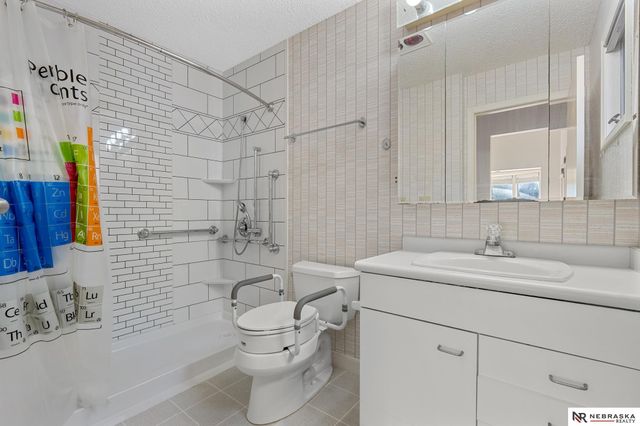 1306 Three Pines Court, Lincoln, NE 68510