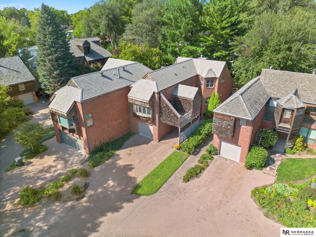 1306 Three Pines Court, Lincoln, NE 68510