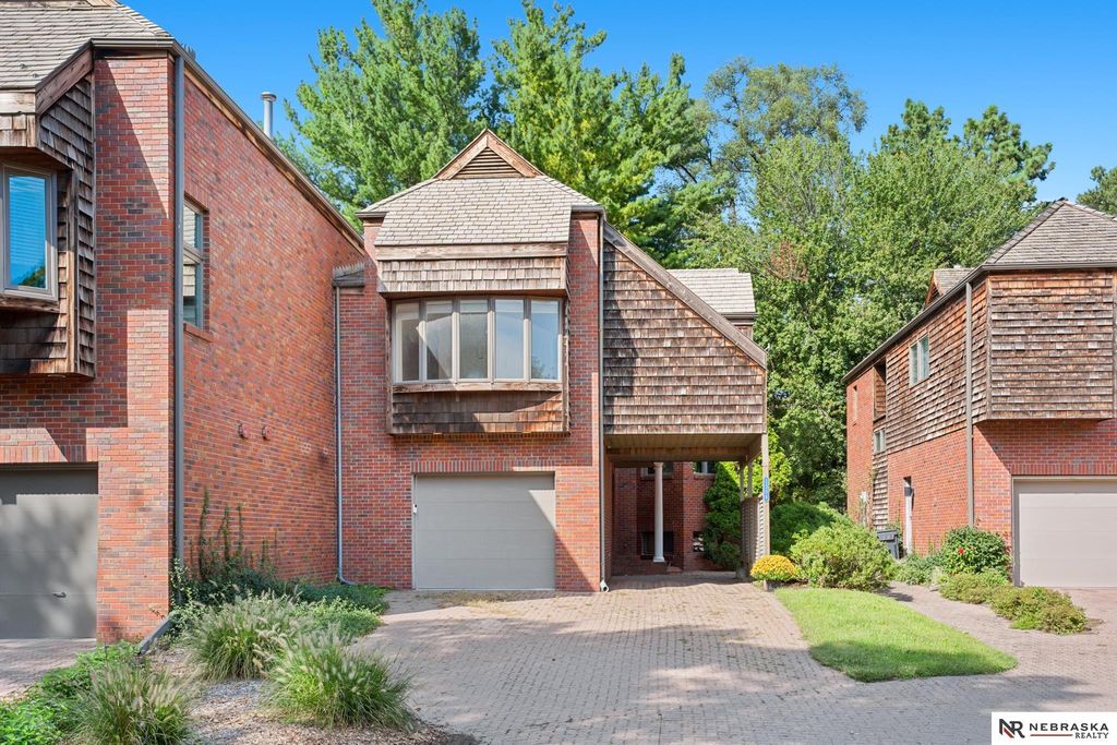 1306 Three Pines Court, Lincoln, NE 68510