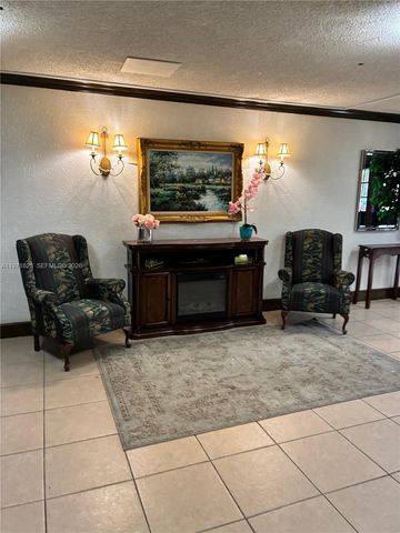 3680 Inverrary Dr 1T, Lauderhill, FL 33319