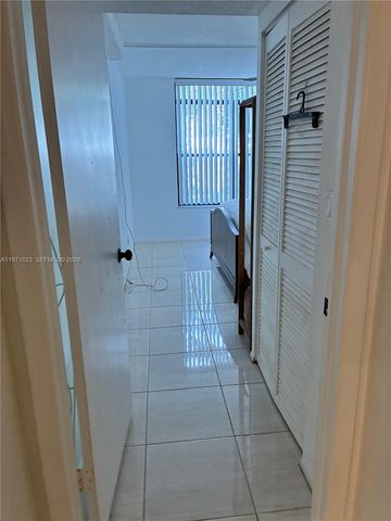 3680 Inverrary Dr 1T, Lauderhill, FL 33319