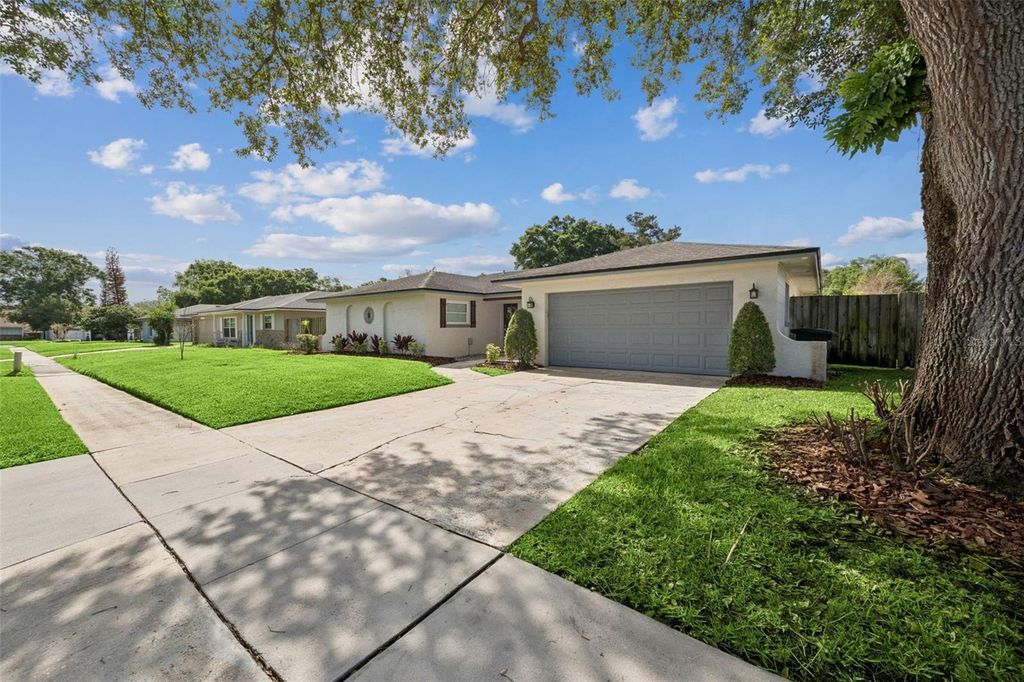 Image 2 of property listing at 1004 CATHY DRIVE, Altamonte Springs, FL 32714