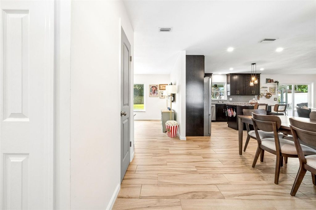 Image 16 of property listing at 1004 CATHY DRIVE, Altamonte Springs, FL 32714