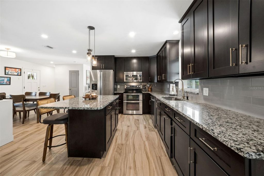 Image 18 of property listing at 1004 CATHY DRIVE, Altamonte Springs, FL 32714