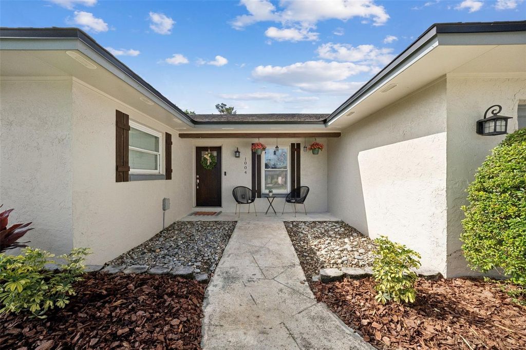 Image 3 of property listing at 1004 CATHY DRIVE, Altamonte Springs, FL 32714