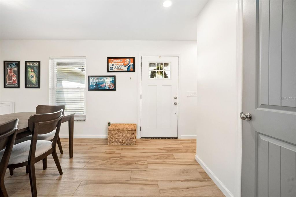 Image 4 of property listing at 1004 CATHY DRIVE, Altamonte Springs, FL 32714