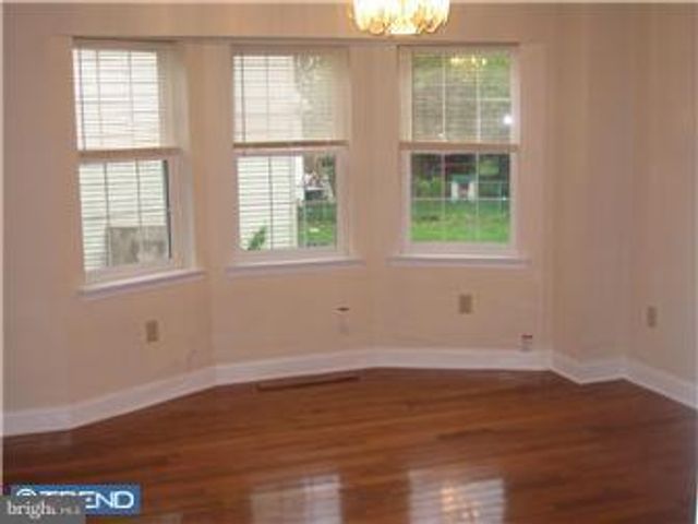 40 N TERRACE AVE, Maple Shade, NJ 08052