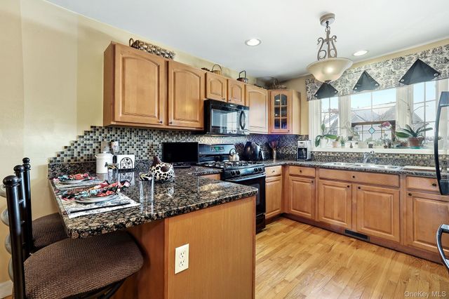 1604 Pondview Loop, Wappingers Falls, NY 12590